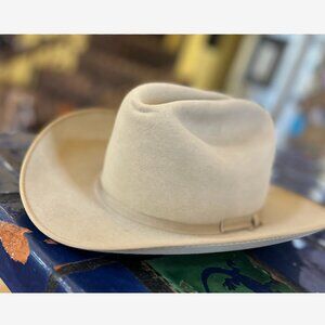 Stetson Stallion Vintage Cowboy Hat in Silverbelly / Beige Felt Size 6 3/4” / 54